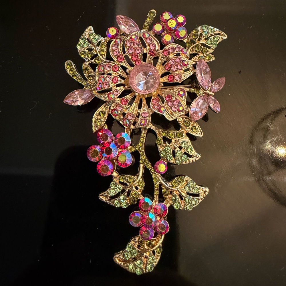 Elegant Floral Brooch with Pink and Green Crystals